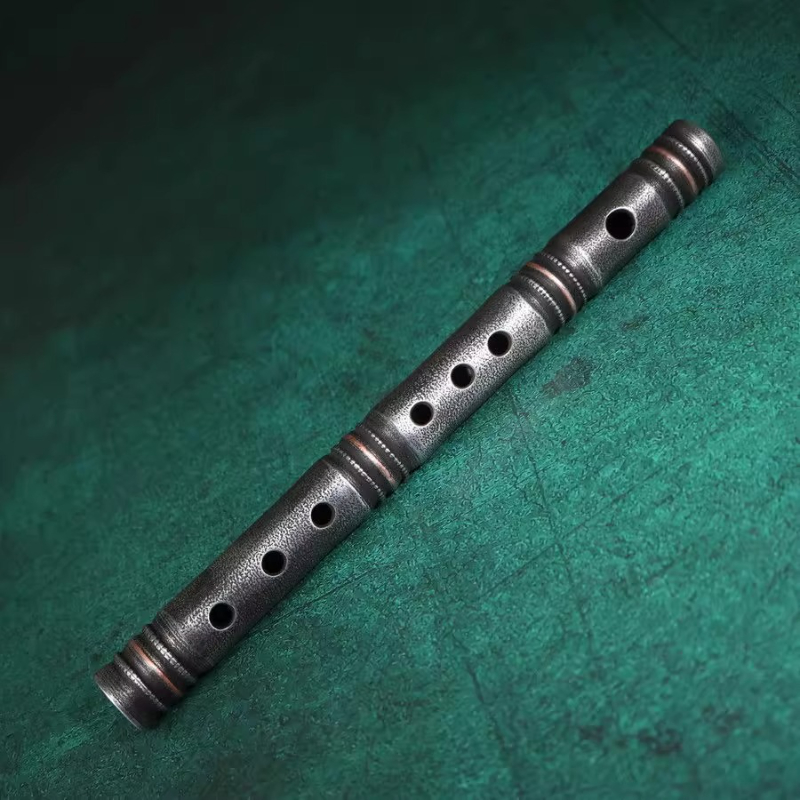 Musical Instrument You Blow Into - Flauta tradicional de cobre hecha a